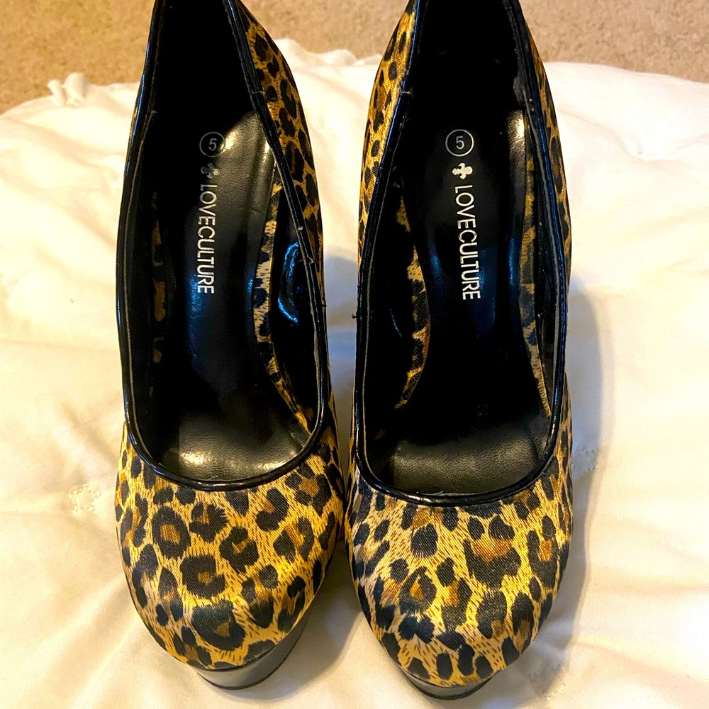Leopard Print platform heels